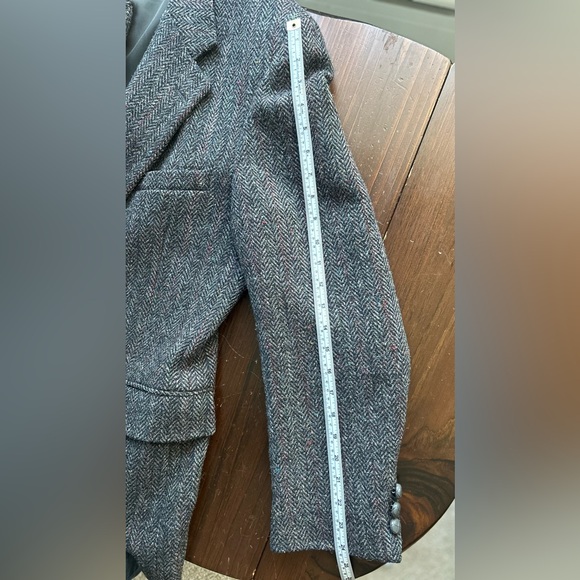 Classic Harris Tweed Gray Wool Blazer - Picture 4 of 7